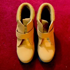 🦋NWOB🦋Brand new Sno Country Vegan‎ ankle boot with shawl color Tan sz 8.5W